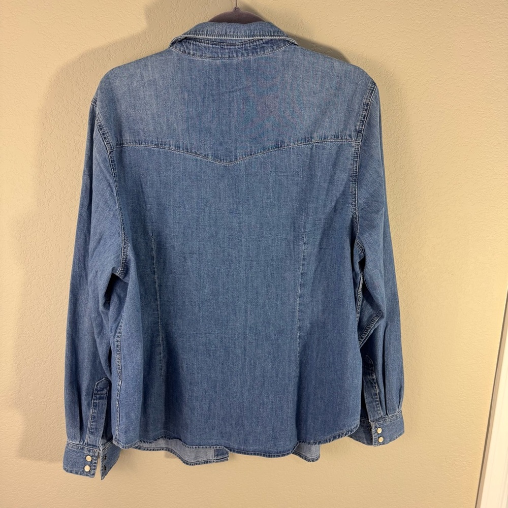 Gap ladies Denim Button-Up Jean shirt - Picture 2 of 8